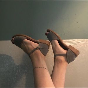 Peep toe sandal
